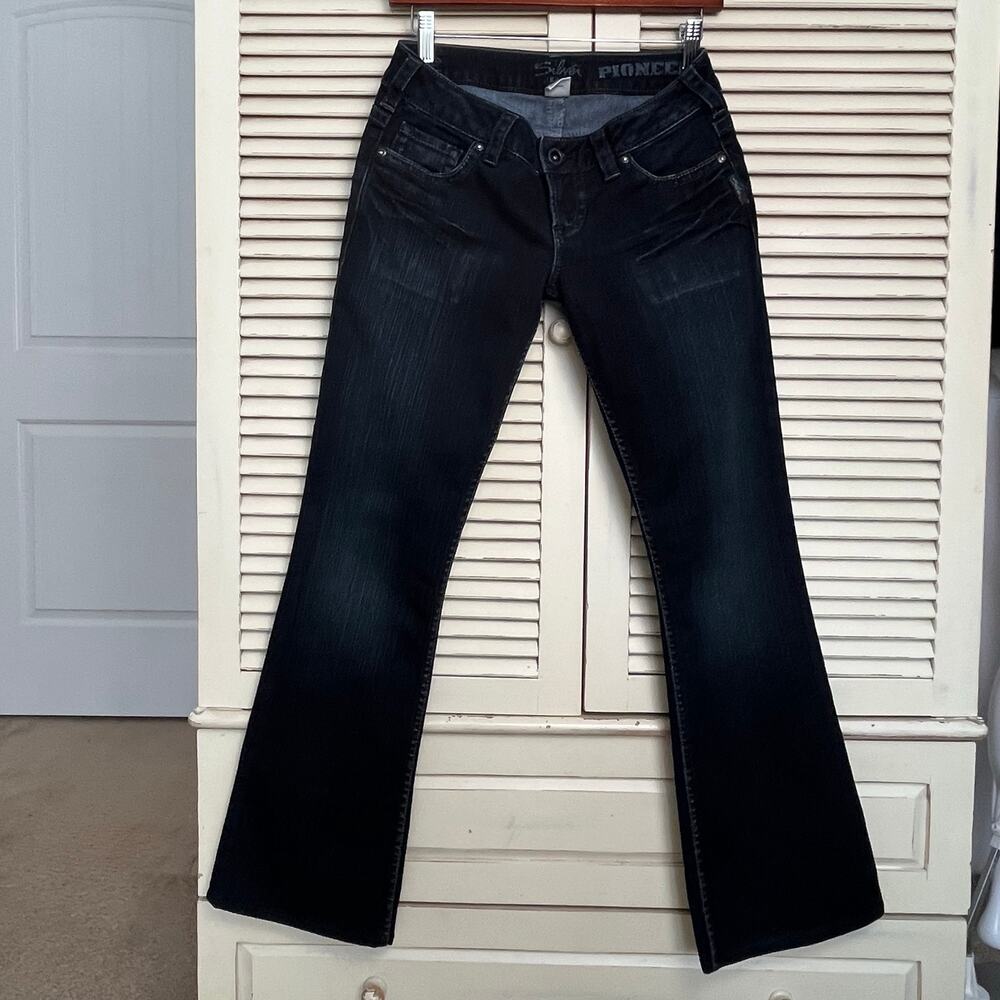 VTG Silver Jeans Pioneer Ultra Low Rise Bootcut Jeans 27x30
Flap Pocket Y2K